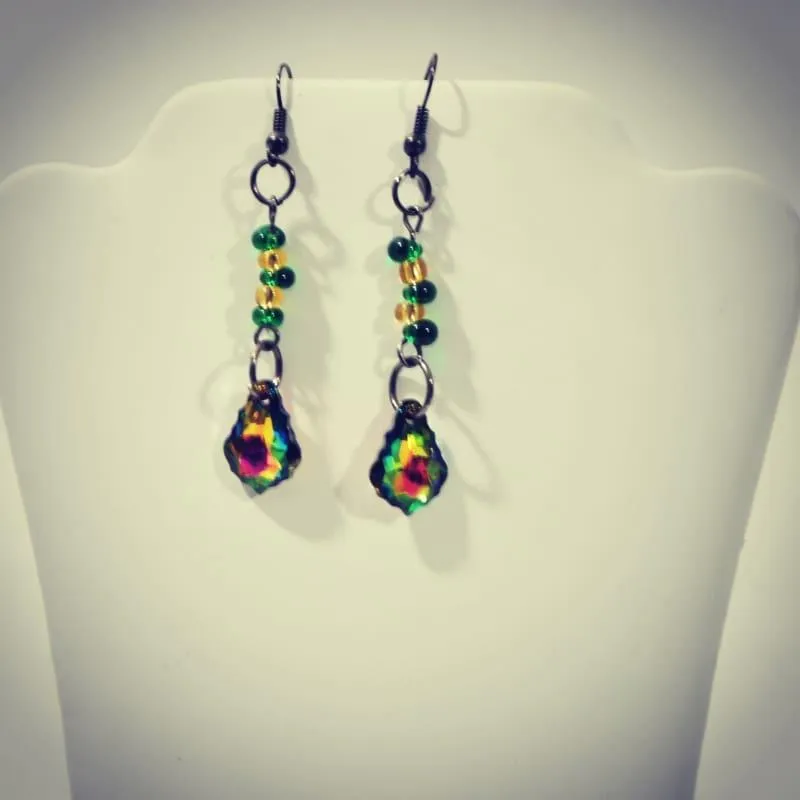 Unique And Elegant Green Swarovski Crystal Women's Dangle Earrings